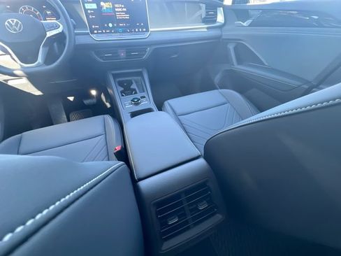 New 2025 Volkswagen Tiguan SE image 20