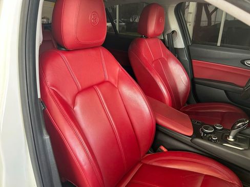Used 2018 Alfa Romeo Giulia RWD image 22