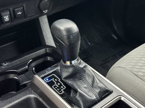 Used 2022 Toyota Tacoma SR5 w/ Technology Package AWD/4WD image 19