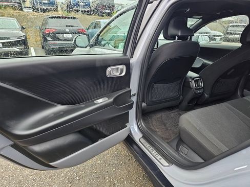 Used 2024 Hyundai Ioniq 6 SE RWD image 16