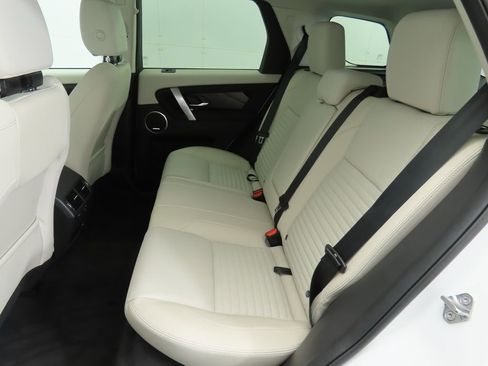 Used 2025 Land Rover Discovery Sport S image 21