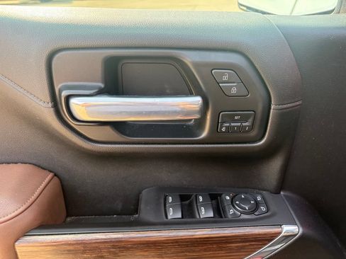 Used 2021 Chevrolet Silverado 1500 High Country w/ Technology Package AWD/4WD image 11