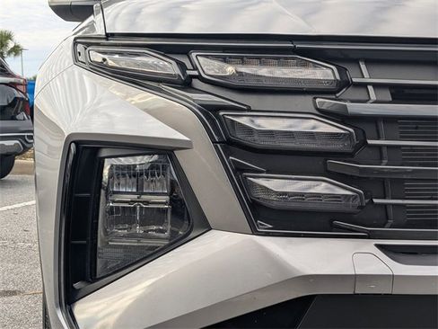 Used 2025 Hyundai Tucson SE image 11