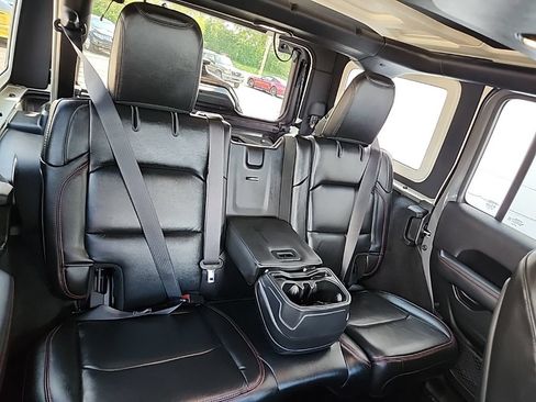 Used 2019 Jeep Wrangler Unlimited Rubicon w/ Dual Top Group AWD/4WD image 37