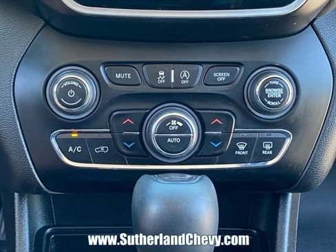 Used 2019 Jeep Cherokee Limited w/ Technology Group AWD/4WD image 28