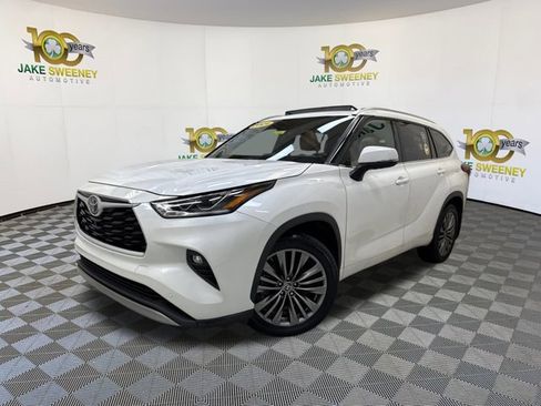 Used 2021 Toyota Highlander Platinum image 4