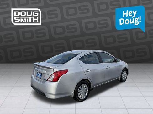 Used 2015 Nissan Versa SV image 5