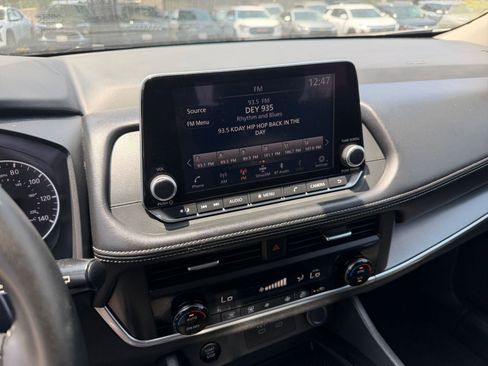 Used 2025 Nissan Rogue SV FWD image 20