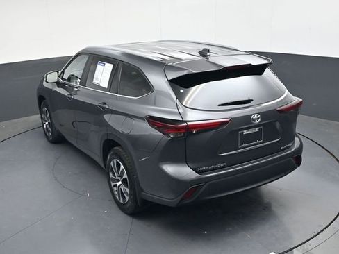 Used 2024 Toyota Highlander XLE image 30