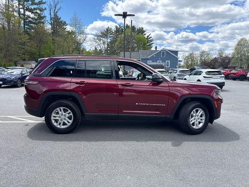 Used 2024 Jeep Grand Cherokee Laredo w/ Luxury Tech Group I AWD/4WD image 6