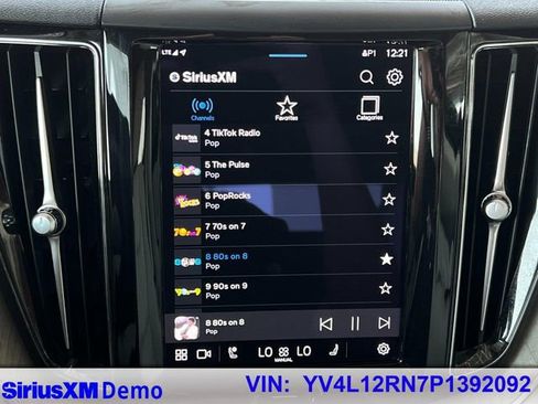 Used 2023 Volvo XC60 B5 Plus image 28