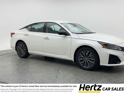 Used 2025 Nissan Altima 2.5 SV image 1