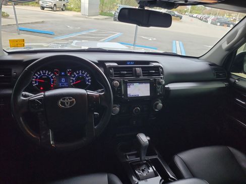 Used 2018 Toyota 4Runner TRD Off-Road Premium image 25