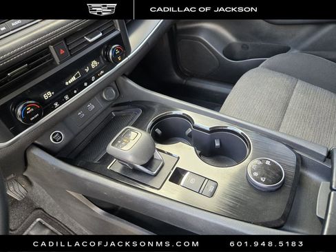 Used 2023 Nissan Rogue SV image 14