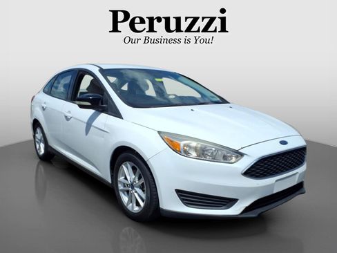 Used 2016 Ford Focus SE FWD image 1