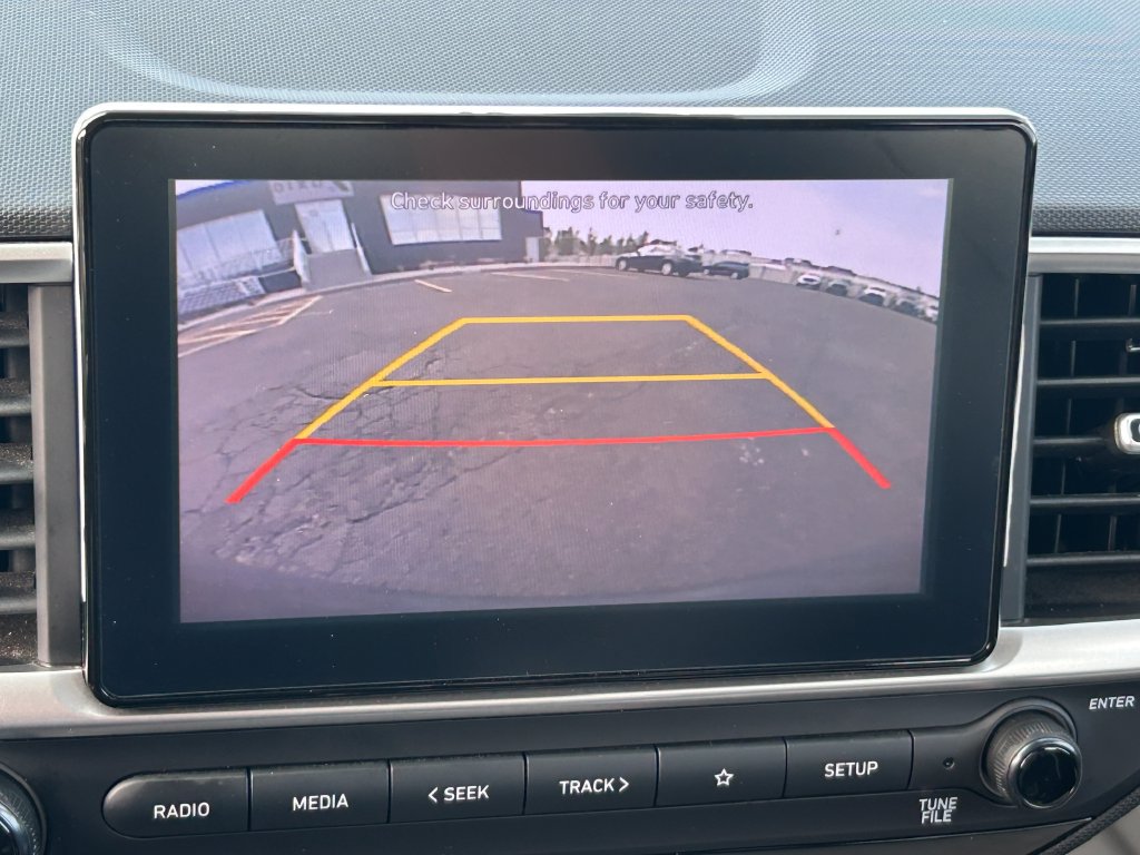 Used 2022 Hyundai Venue SEL FWD image 13