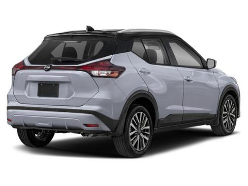 Used 2022 Nissan Kicks SV FWD image 2