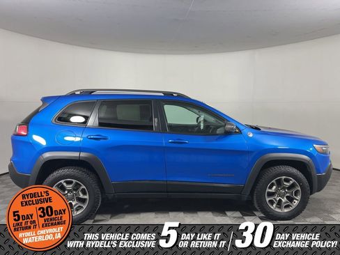 Used 2020 Jeep Cherokee Trailhawk image 3