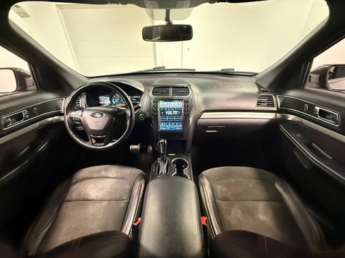 Used 2018 Ford Explorer XLT w/ Equipment Group 202A AWD/4WD image 72