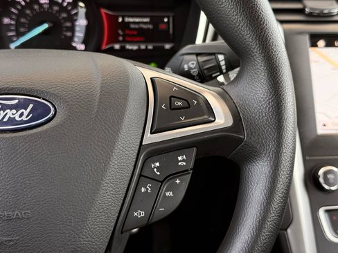 Used 2019 Ford Fusion SE FWD image 25