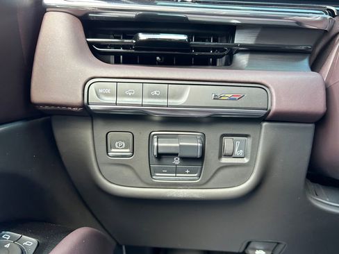 Used 2023 Cadillac Escalade V w/ LPO, ONYX Package AWD/4WD image 54