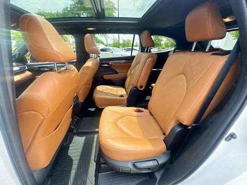 Used 2021 Toyota Highlander Platinum image 30