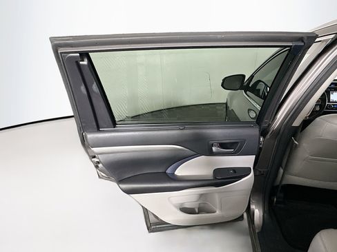Used 2017 Toyota Highlander Limited Platinum FWD image 27