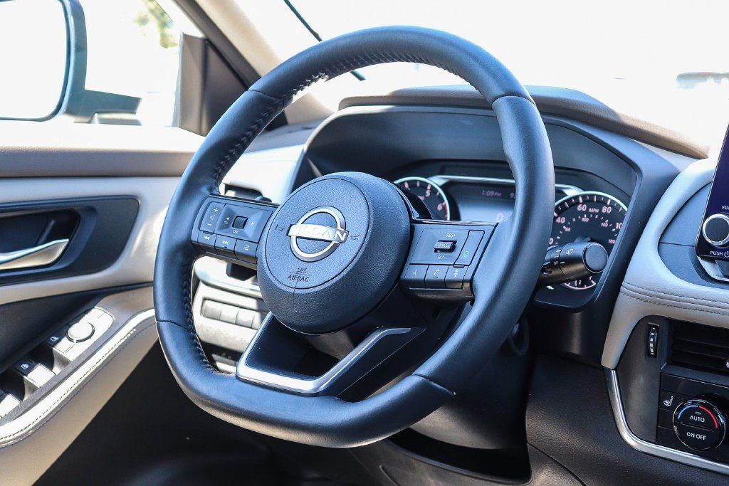 Certified 2023 Nissan Rogue SV w/ SV Premium Package AWD/4WD image 15
