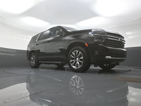 Used 2022 Chevrolet Tahoe LT w/ Luxury Package AWD/4WD image 9