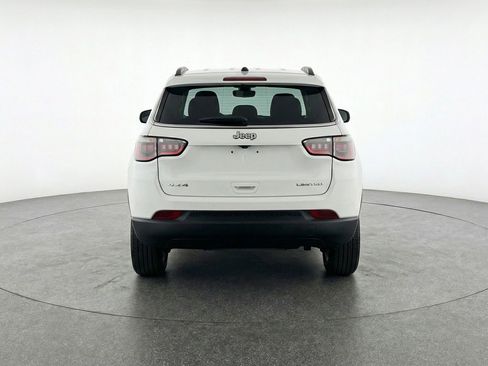 Used 2025 Jeep Compass Latitude AWD/4WD image 7