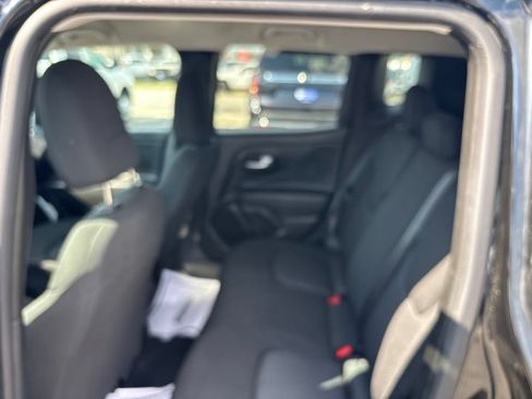 Used 2023 Jeep Renegade Latitude AWD/4WD image 34