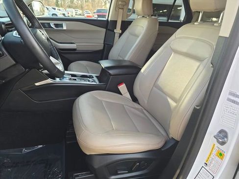Used 2024 Ford Explorer XLT w/ Equipment Group 202A image 16