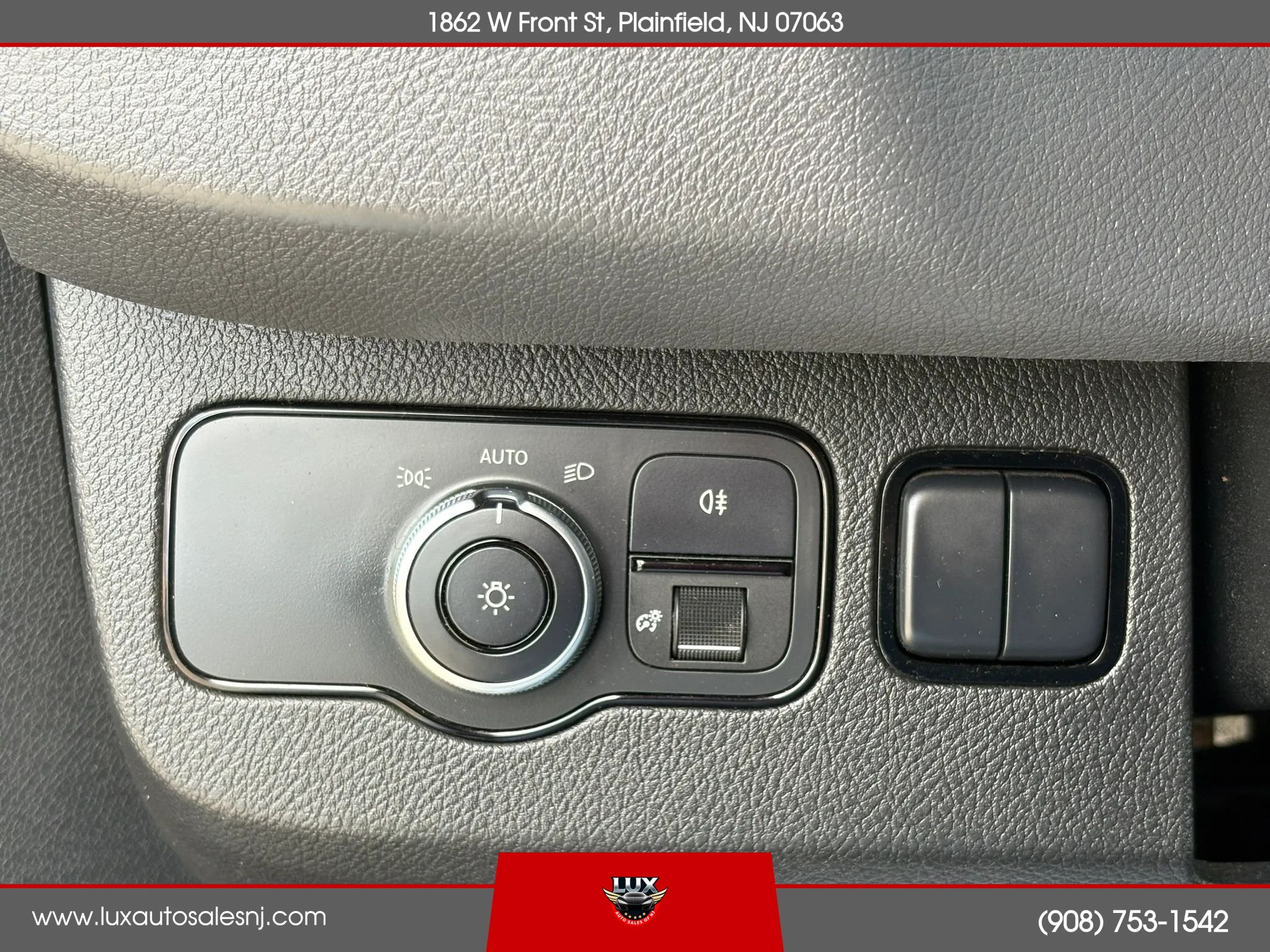Used 2019 Mercedes-Benz Sprinter 144 image 32