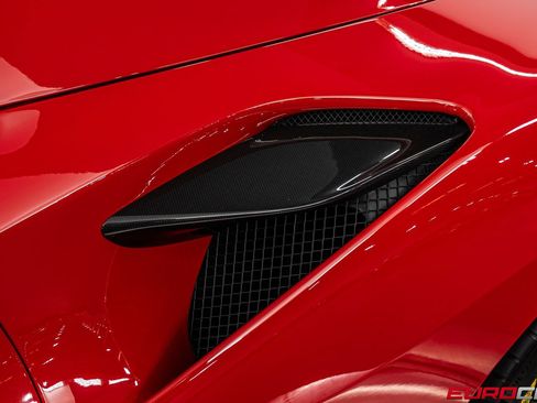 Used 2021 Ferrari F8 Tributo RWD image 18