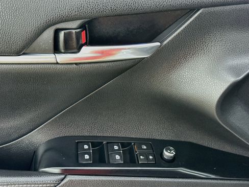 Used 2020 Toyota Camry XSE FWD image 19