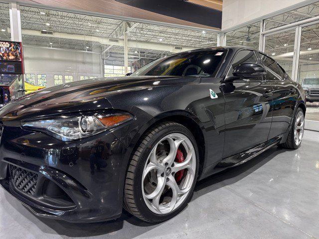 Used 2018 Alfa Romeo Giulia Quadrifoglio w/ Driver Assist Dynamic Package RWD image 18