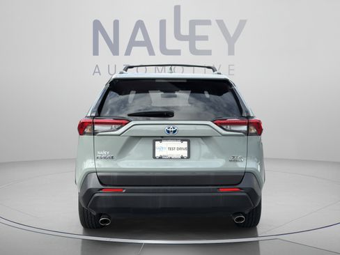 Used 2022 Toyota RAV4 XLE Premium AWD/4WD image 4