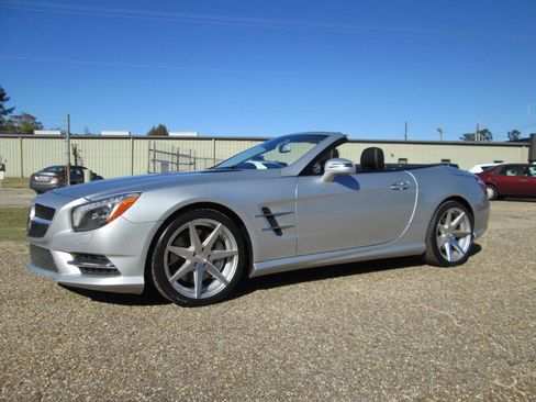 Used 2015 Mercedes-Benz SL 550 image 2