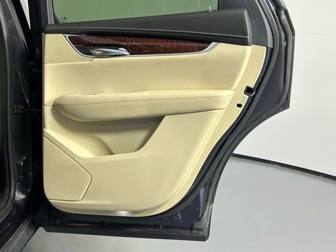 Used 2018 Cadillac XT5 Luxury w/ Driver Awareness Package image 12