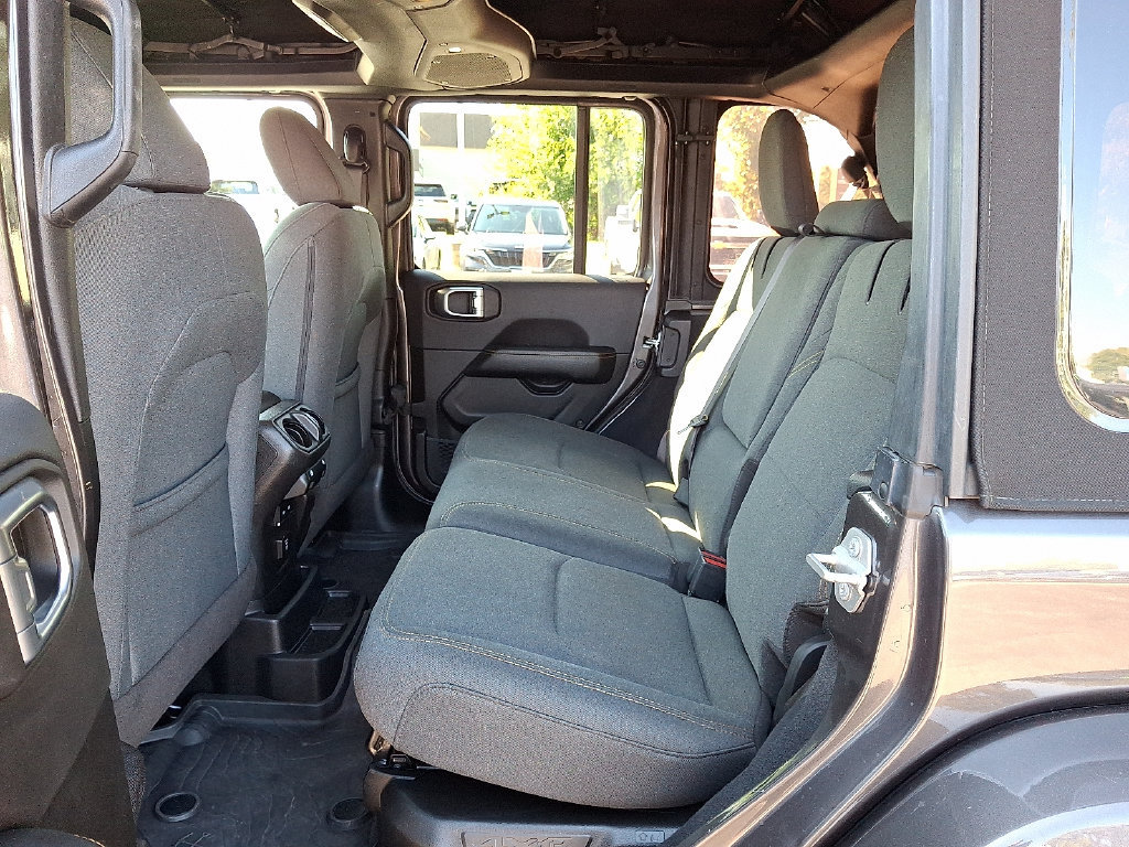 Used 2024 Jeep Wrangler Unlimited Sahara AWD/4WD image 10