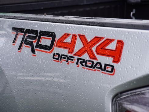 Used 2023 Toyota Tacoma TRD Off-Road w/ Technology Package AWD/4WD image 10