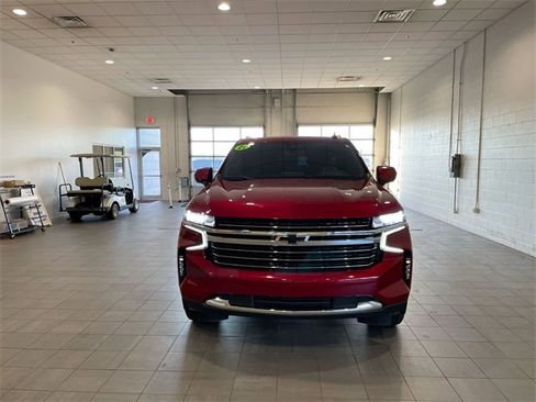 Used 2021 Chevrolet Suburban LT image 7