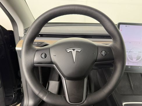 Used 2024 Tesla Model Y Long Range AWD/4WD image 19