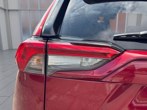 Used 2019 Toyota RAV4 XLE w/ Convenience Package AWD/4WD image 10