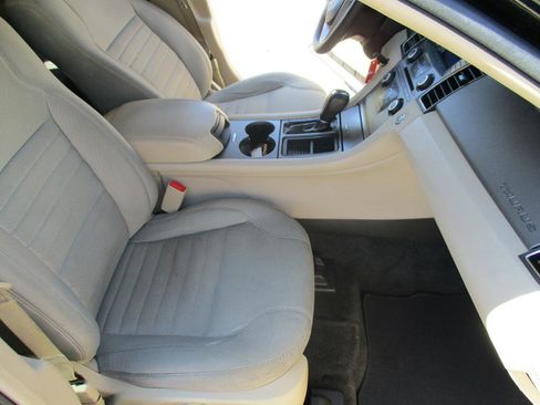 Used 2014 Ford Taurus SE FWD image 10