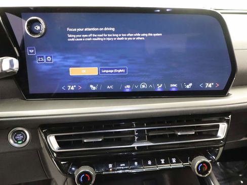 Used 2025 Chevrolet Traverse LT w/ Midnight/Sport Edition image 11