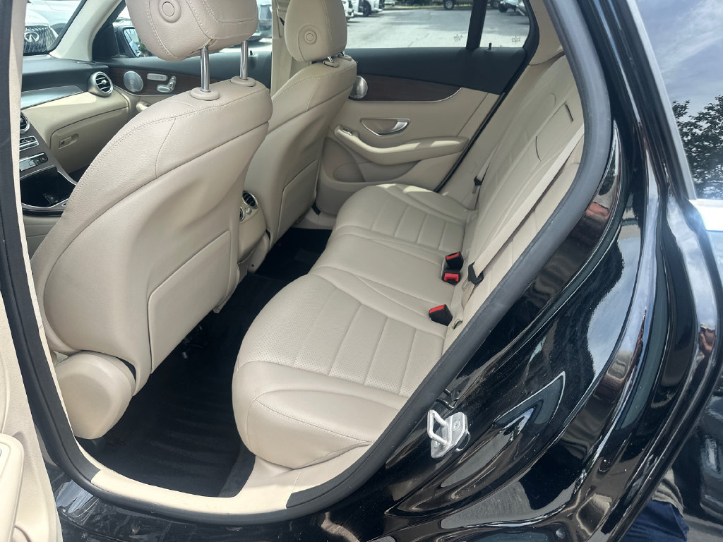 Used 2020 Mercedes-Benz GLC 300 image 19