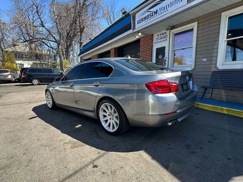 Used 2011 BMW 528i Sedan image 3