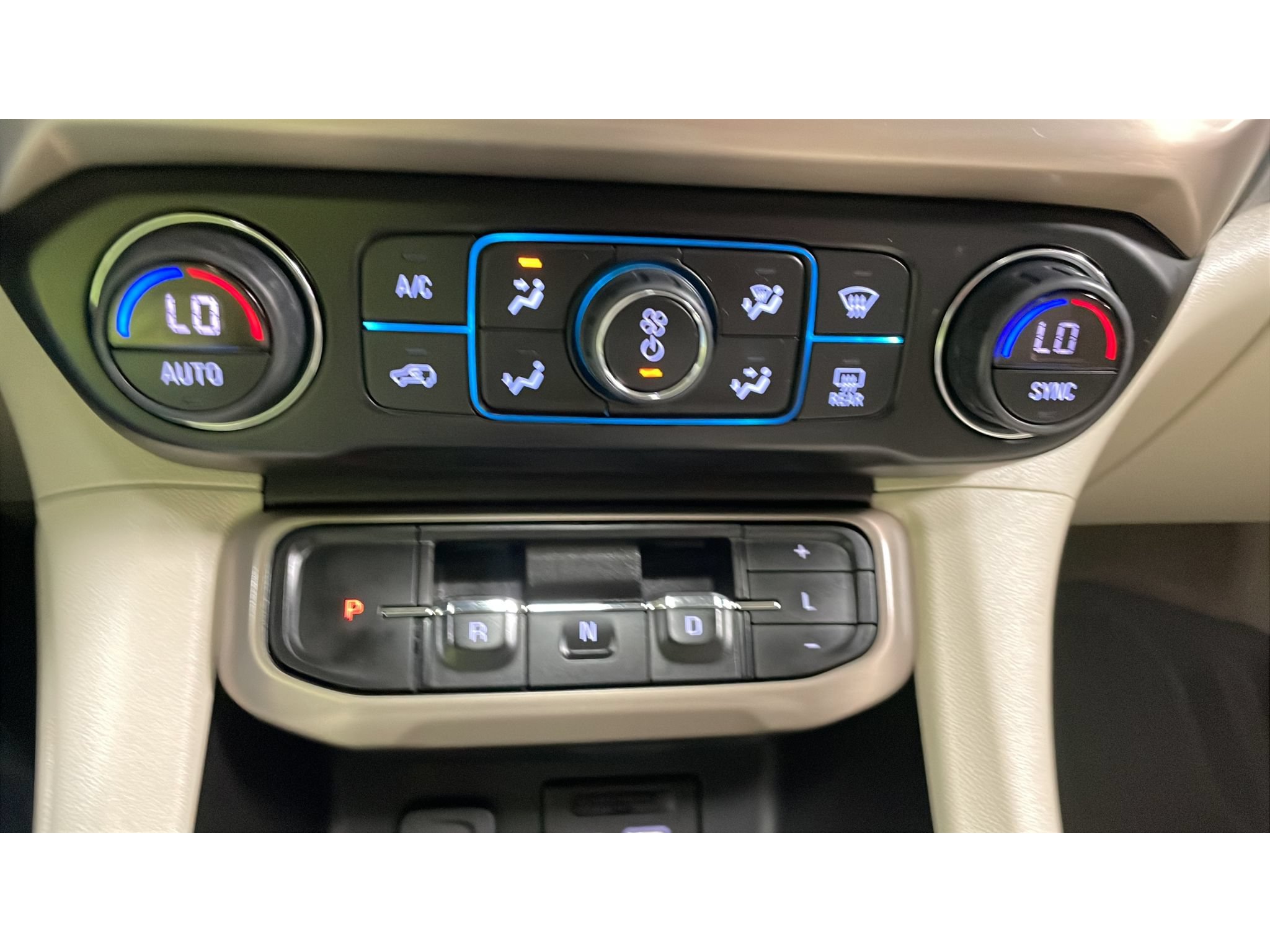 Used 2023 GMC Acadia Denali AWD/4WD image 15