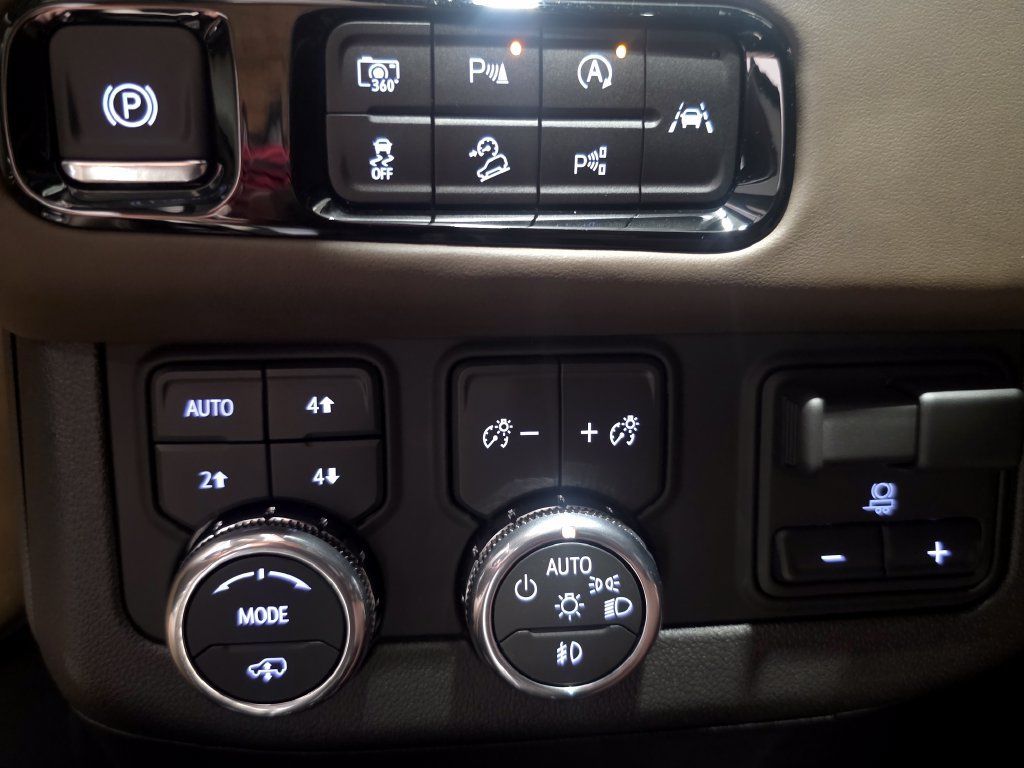 Used 2026 GMC Yukon Denali Ultimate AWD/4WD image 30